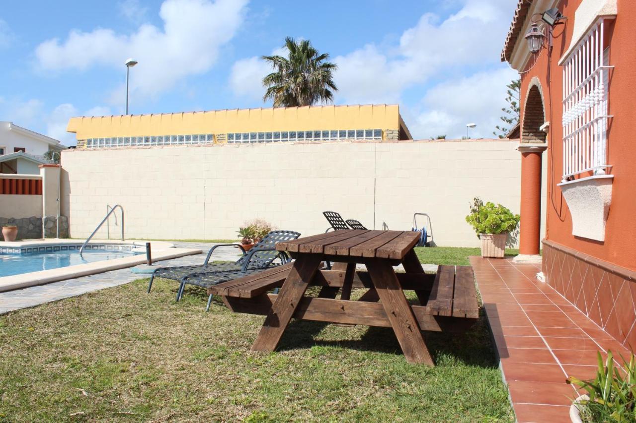 فيلا شيكلانا دي لا فرونتيرافي Chalet Marisma Con Piscina Privada المظهر الخارجي الصورة